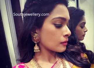 kiki vijay in temple jewellery