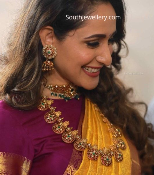 pragya jaiswal in kundan choker and bottu mala by hiya jewellery (1)