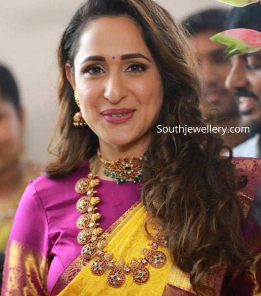 pragya jaiswal in kundan choker and bottu mala by hiya jewellery