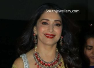 madhuri dixit in ruby diamond necklace set (1)