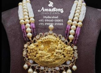 pearl necklace with two step temple pendant