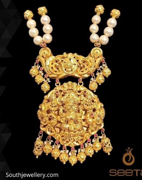 pearl necklace with temple pendant