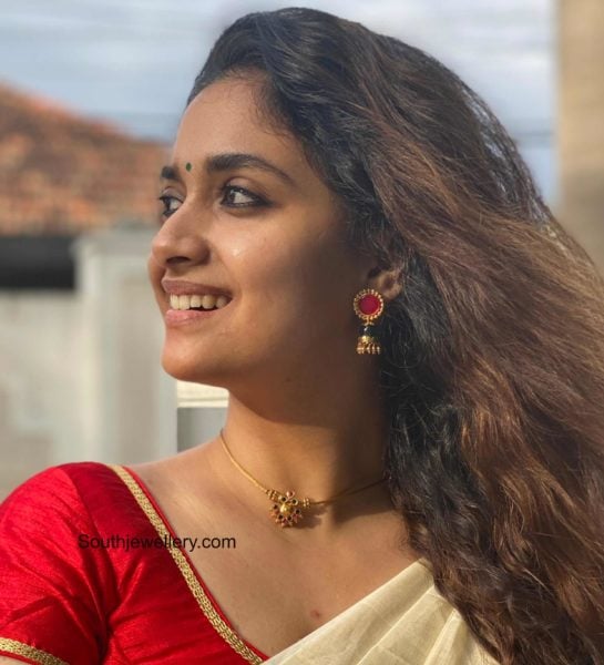 keerthy suresh gold necklace