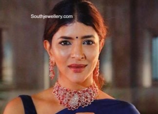 lakshmi manchu in diamond choker set