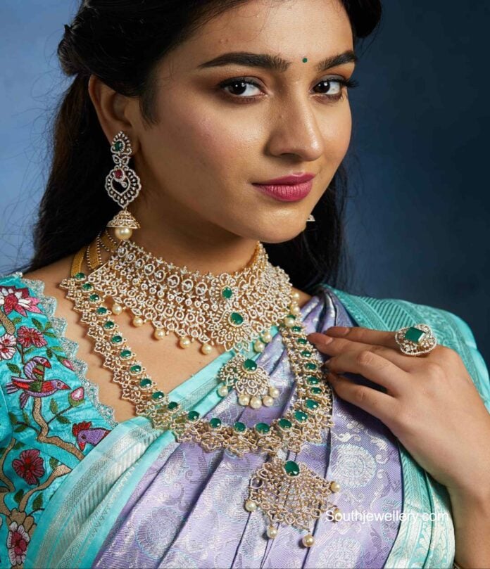 Diamond emerald jewellery set - Indian Jewellery Designs